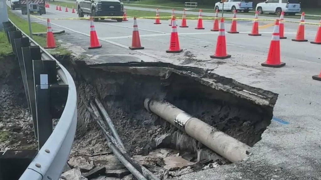 Crews work to repair Davie road that collapsed after major water main break β Vero Beach Community news