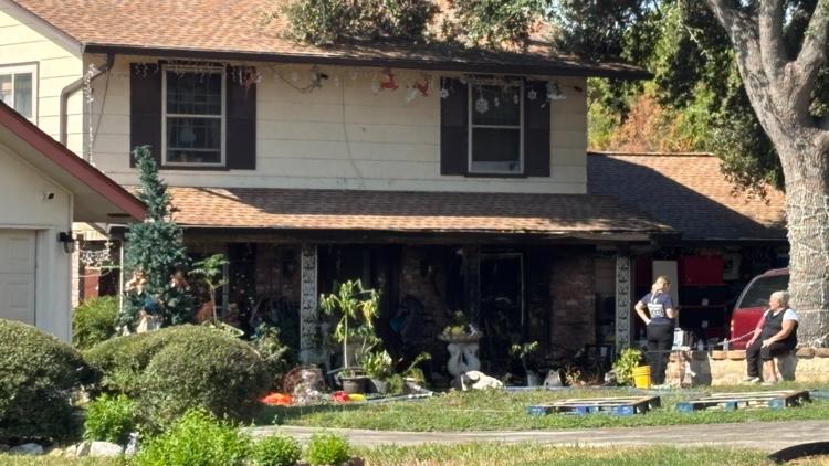 Family and eight dogs escape house fire in northeast Bexar County — KENS 5 (San Antonio)