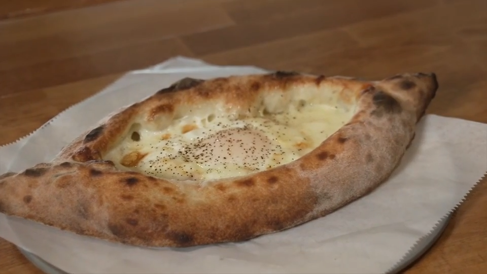 Bella Roma Italian Restaurant in Broward introduces a unique boat-shaped pizza — Vero Beach Dining news